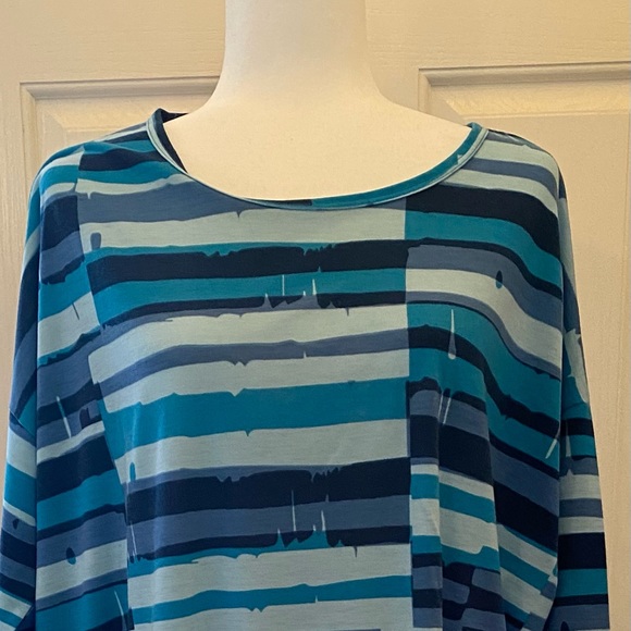 Blue patterned LLR Irma hi-low tunic tee, size L - Picture 2 of 6